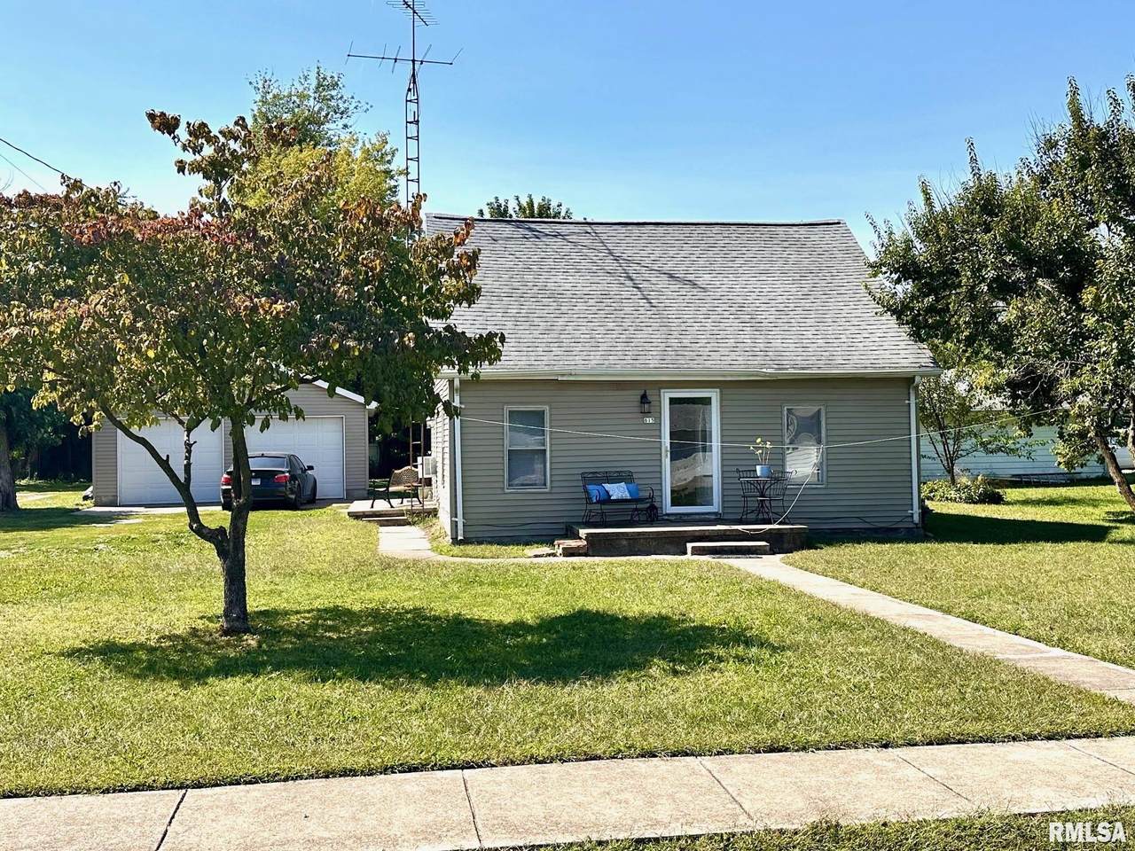 615 Ash Street - Photo 1