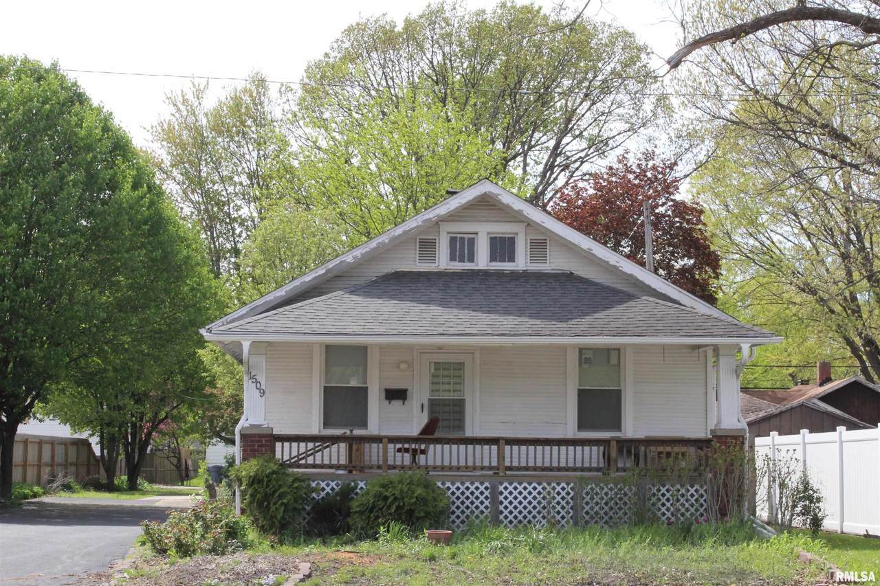 1509 Macarthur Boulevard - Photo 1