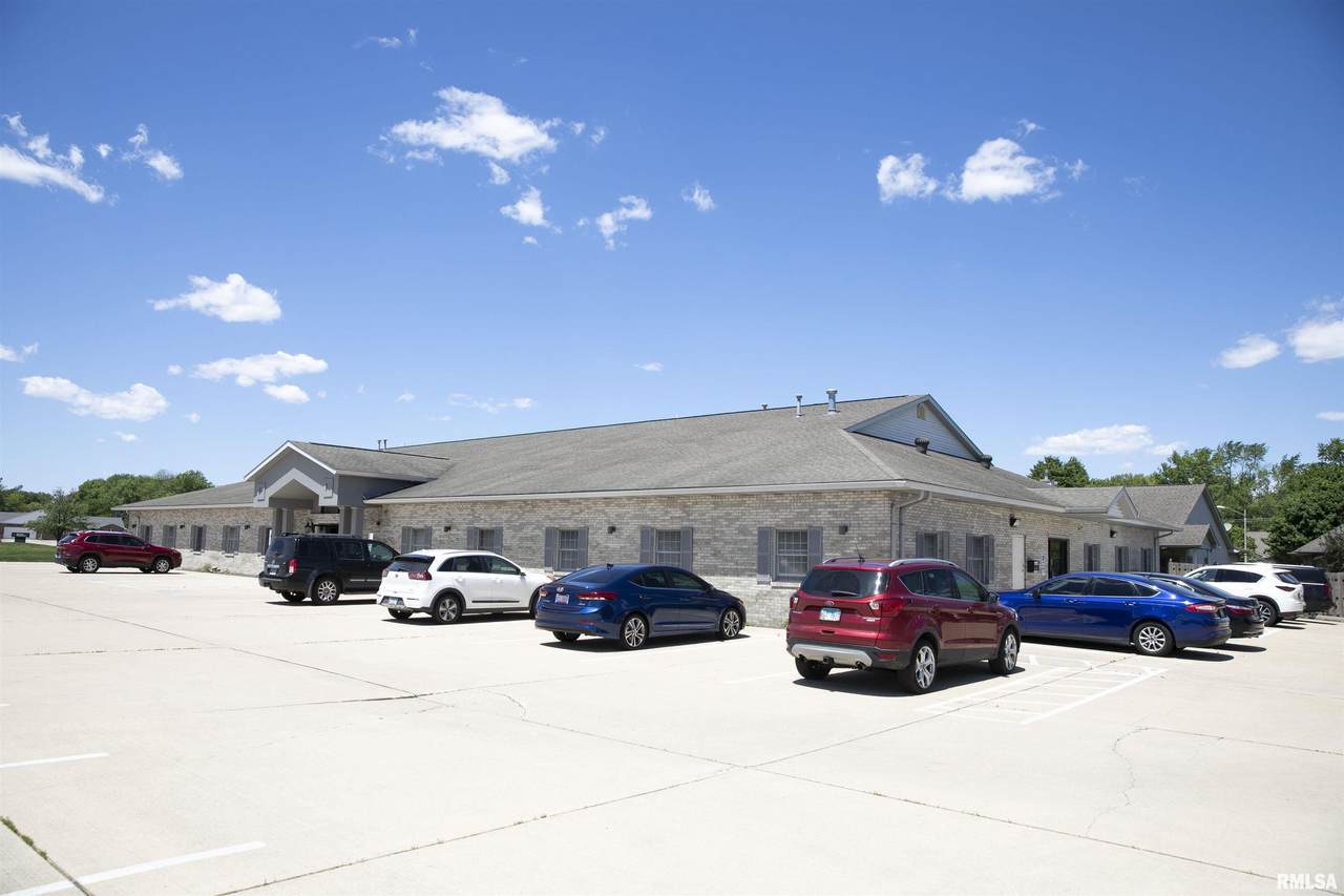 2055 Iles Avenue - Photo 1