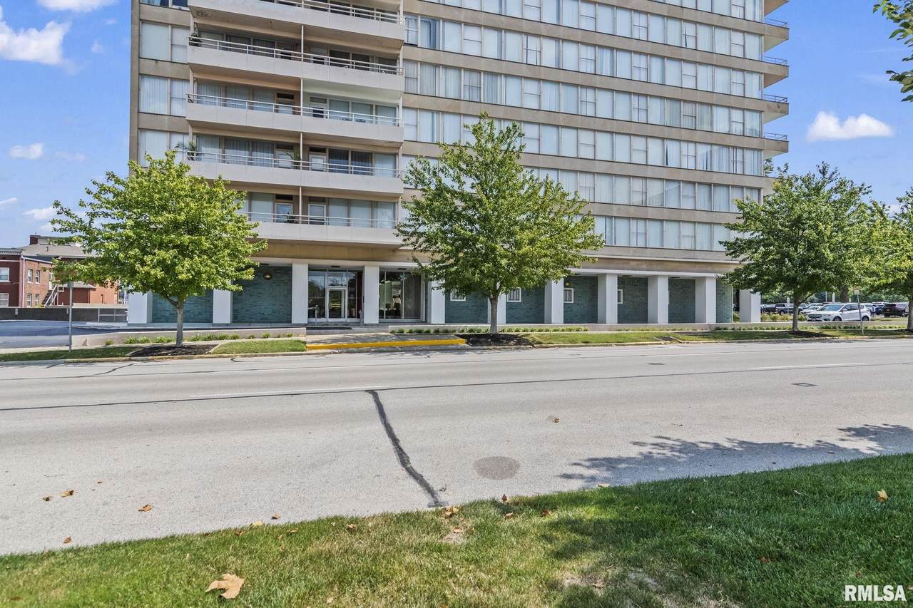 718 7TH Street - Photo 1