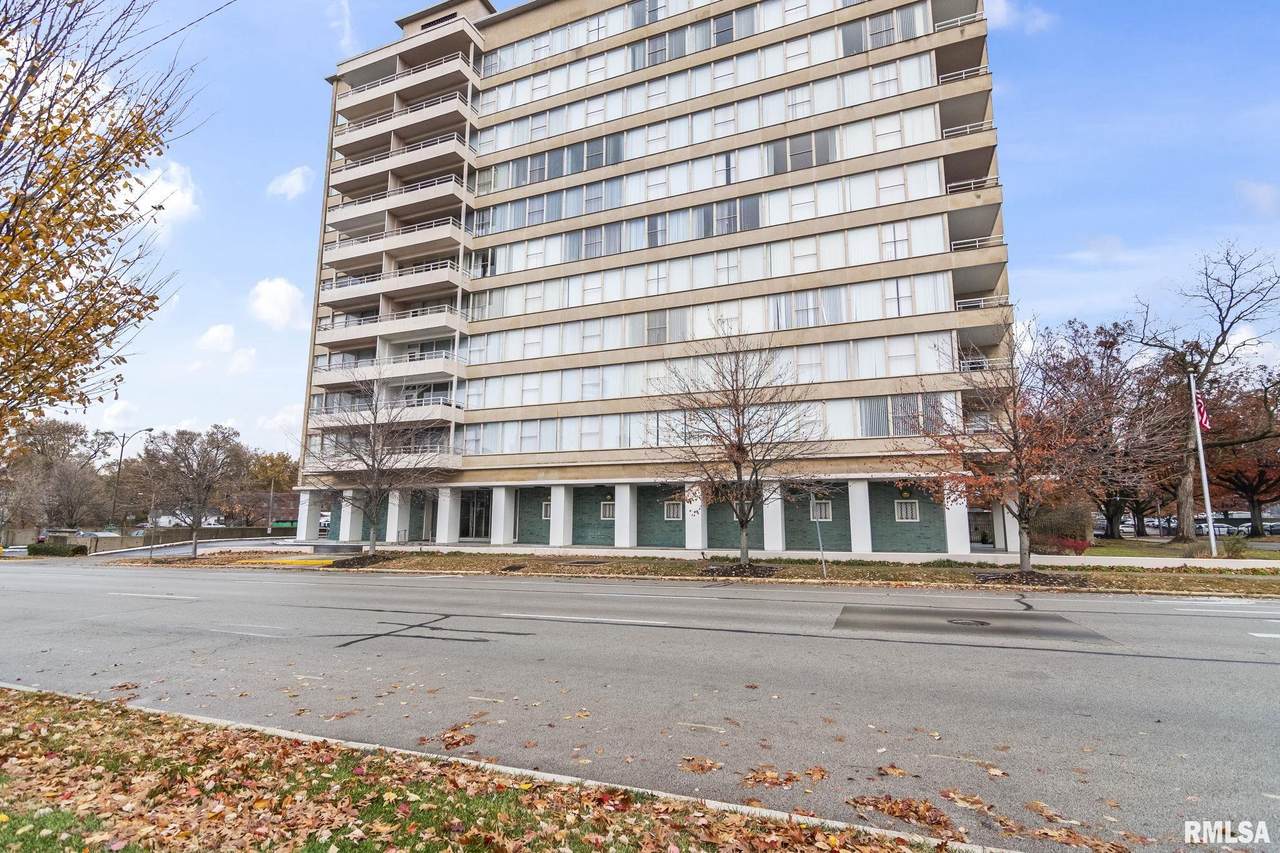 718 7TH Street - Photo 1