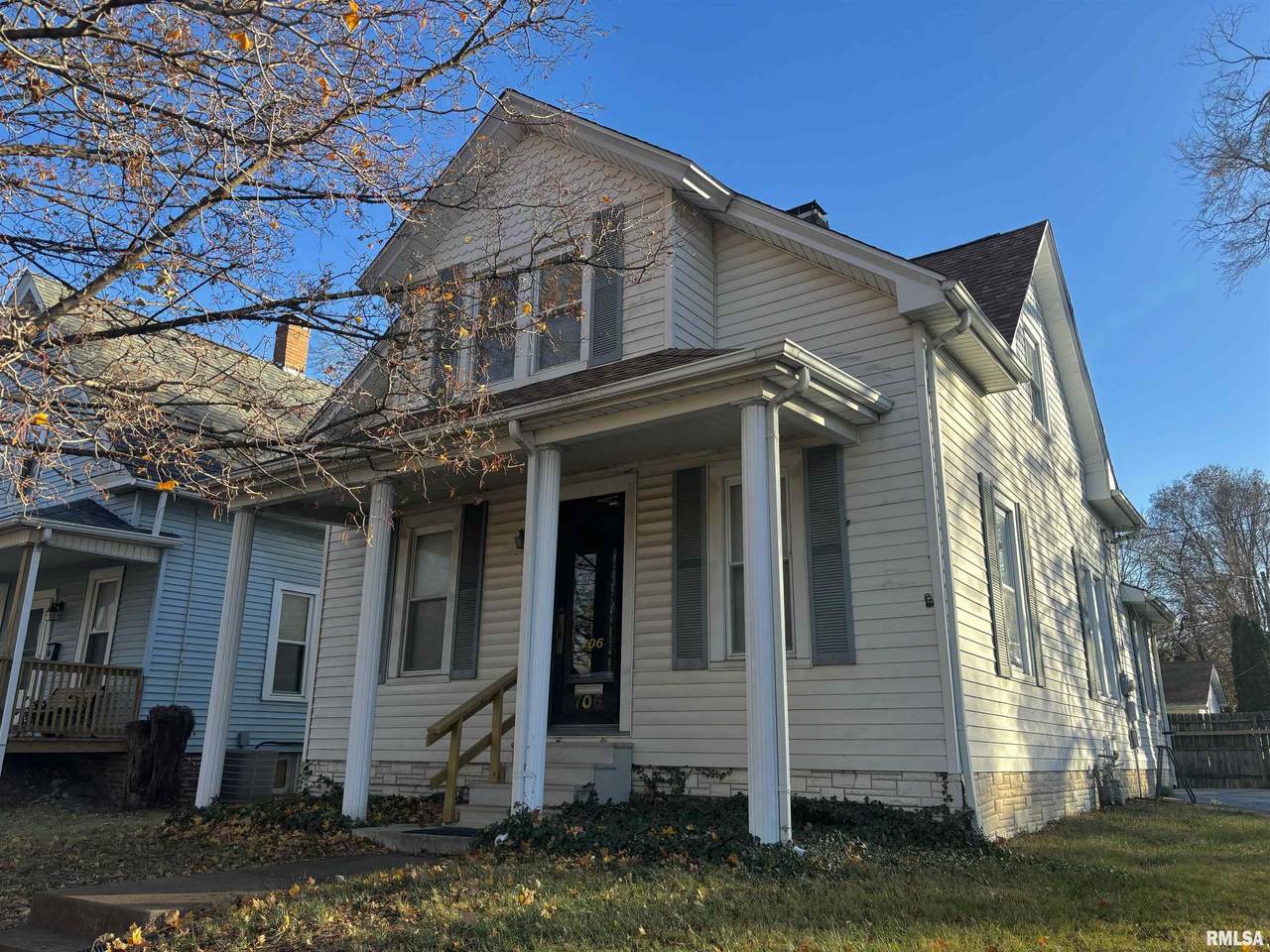 706 South Grand Avenue - Photo 1