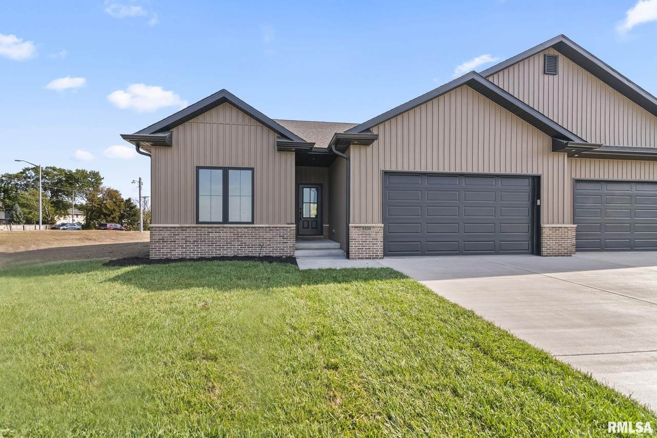 3200 Greenbriar Drive - Photo 1