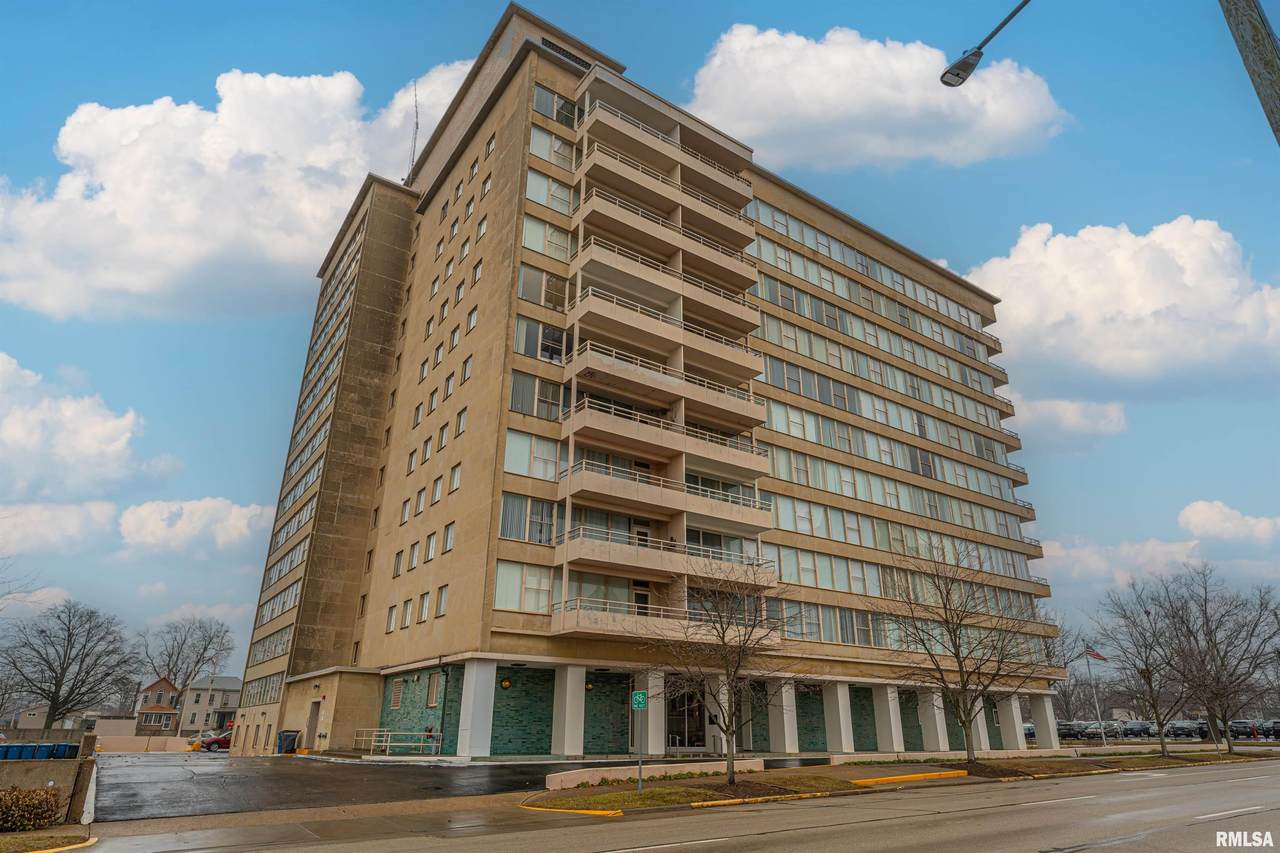 718 7TH Street - Photo 1