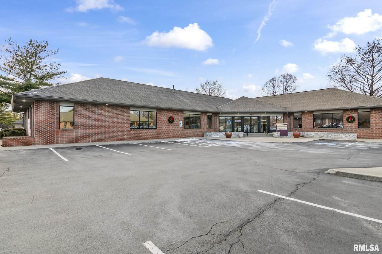 2908 Greenbriar Road - Photo 1