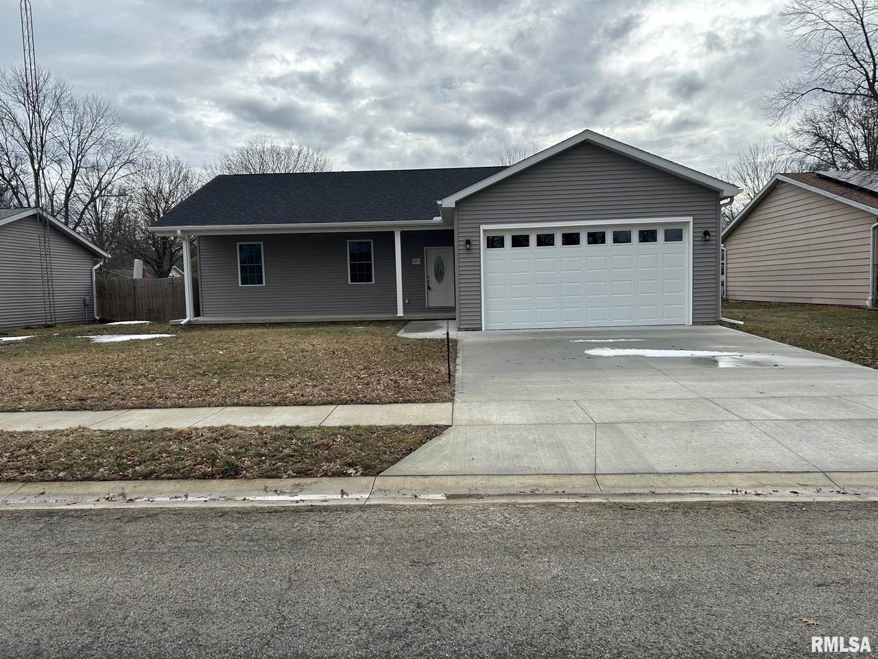 910 Heights Avenue - Photo 1