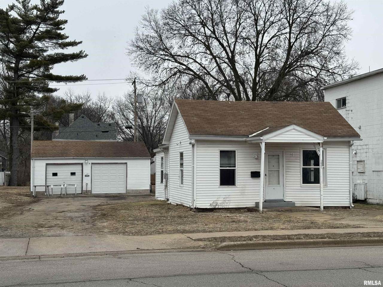 221 Schrader Street - Photo 1