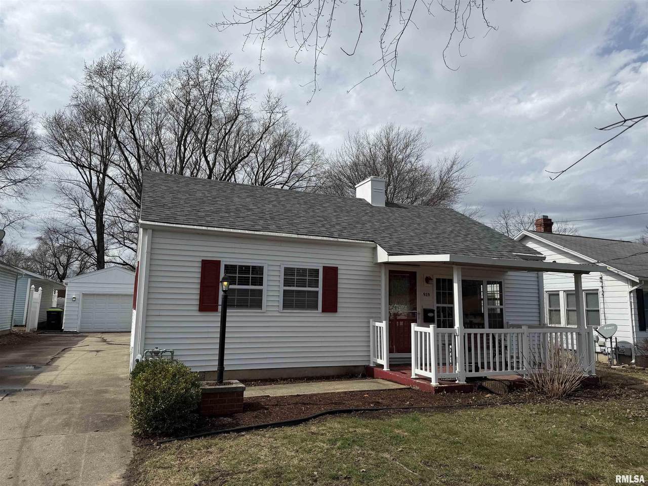 929 Goltra Avenue - Photo 1