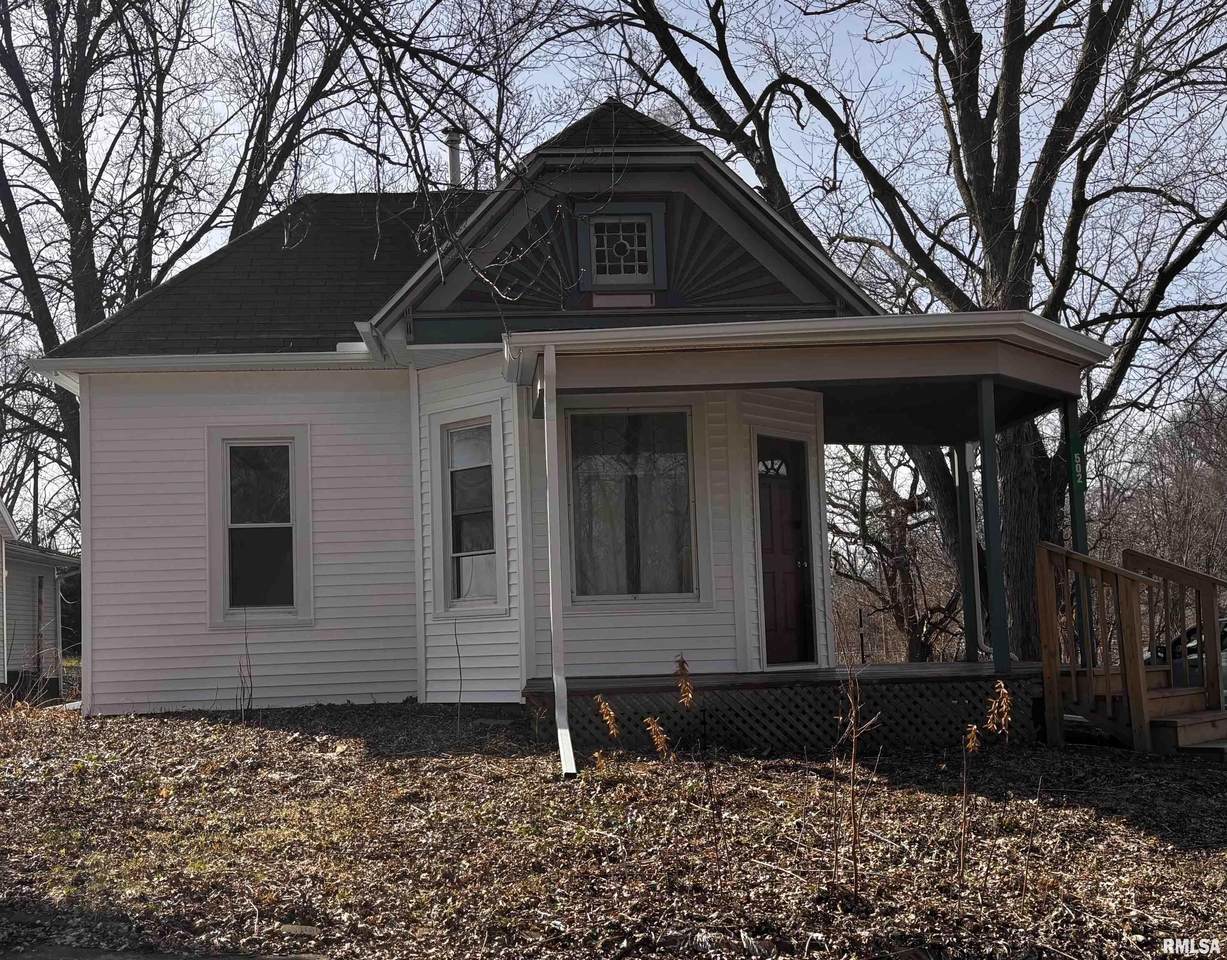 502 1ST Street - Photo 1