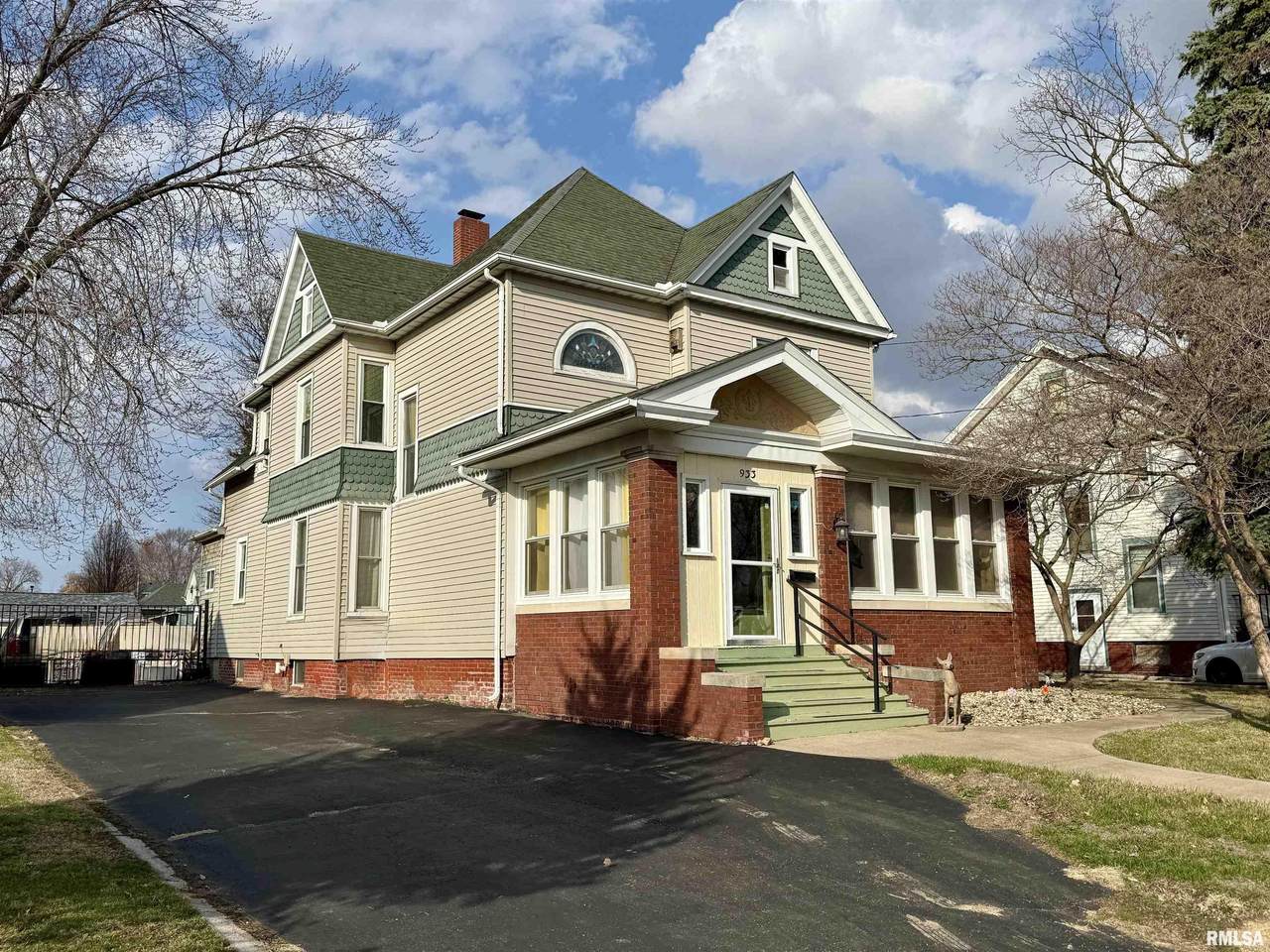 933 Main Street - Photo 1