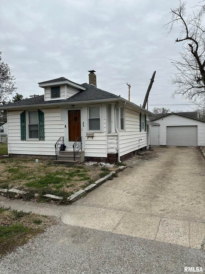432 Daniels Avenue - Photo 1