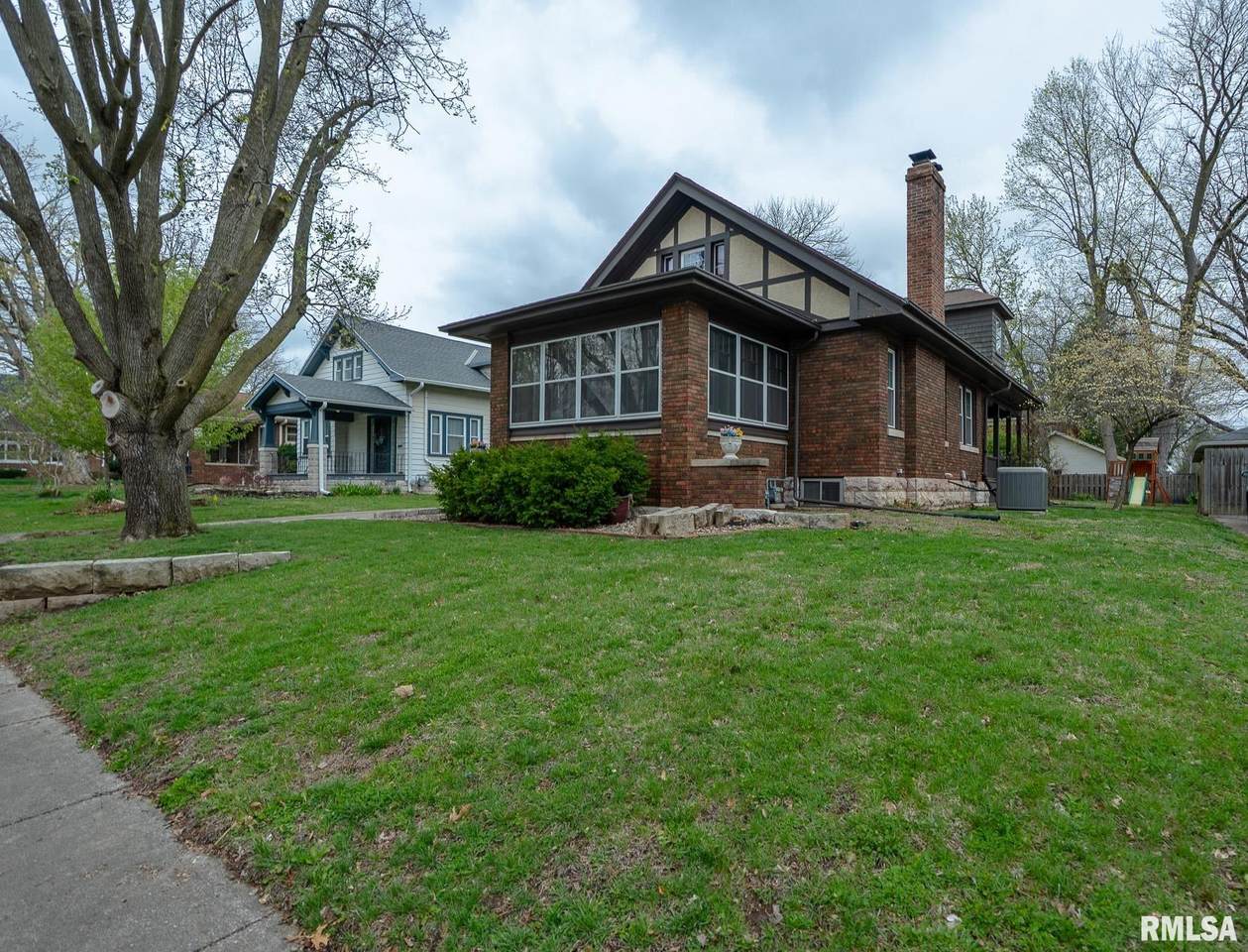 2005 Grove Avenue - Photo 1