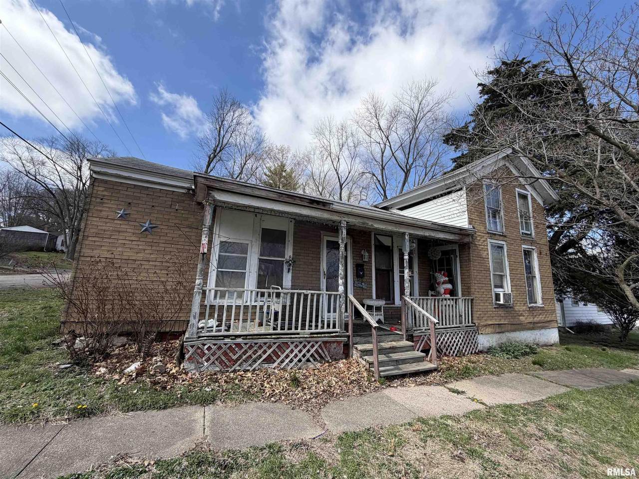 621 9th Street - Photo 1