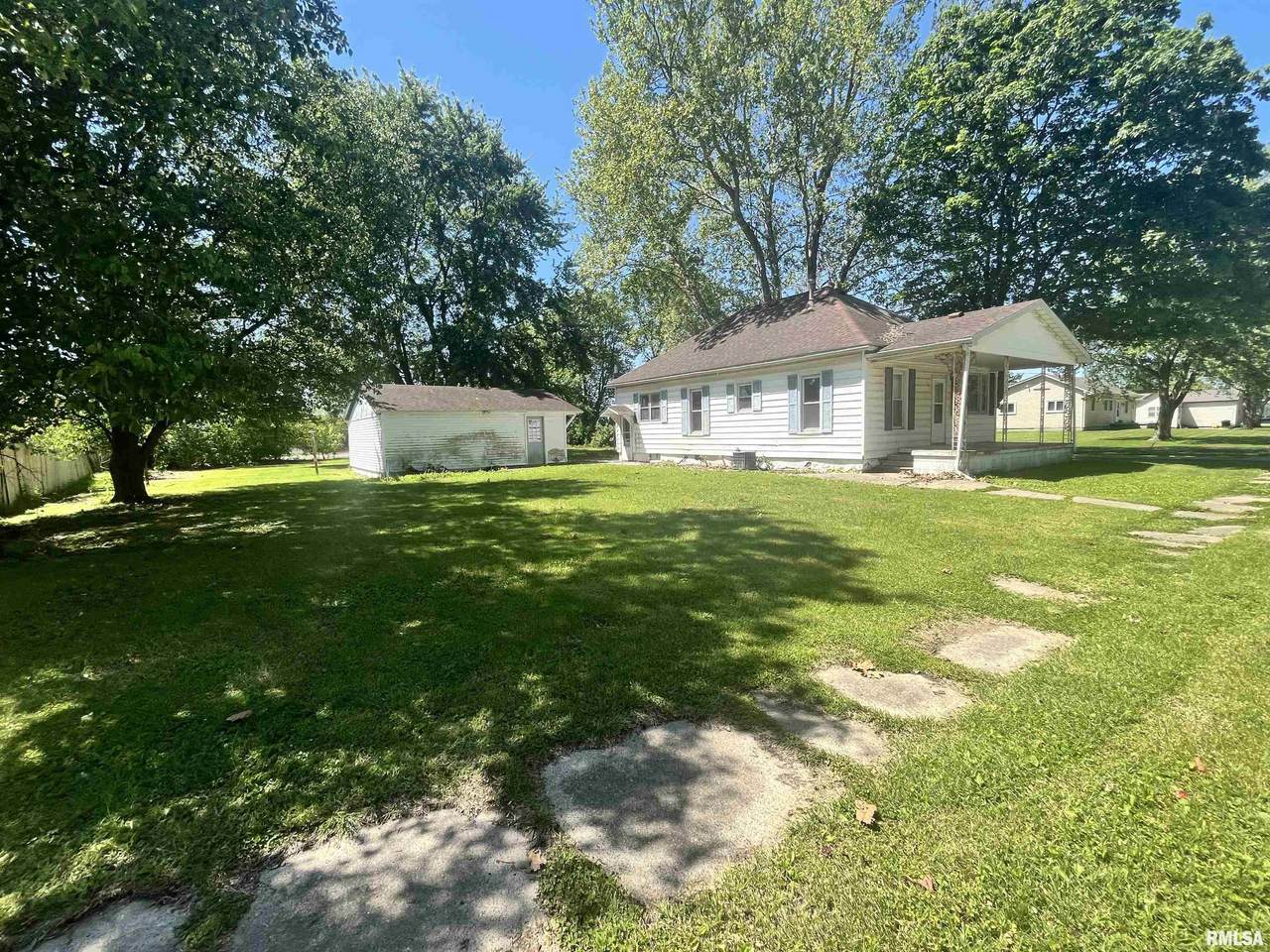 102 Sycamore Street - Photo 1