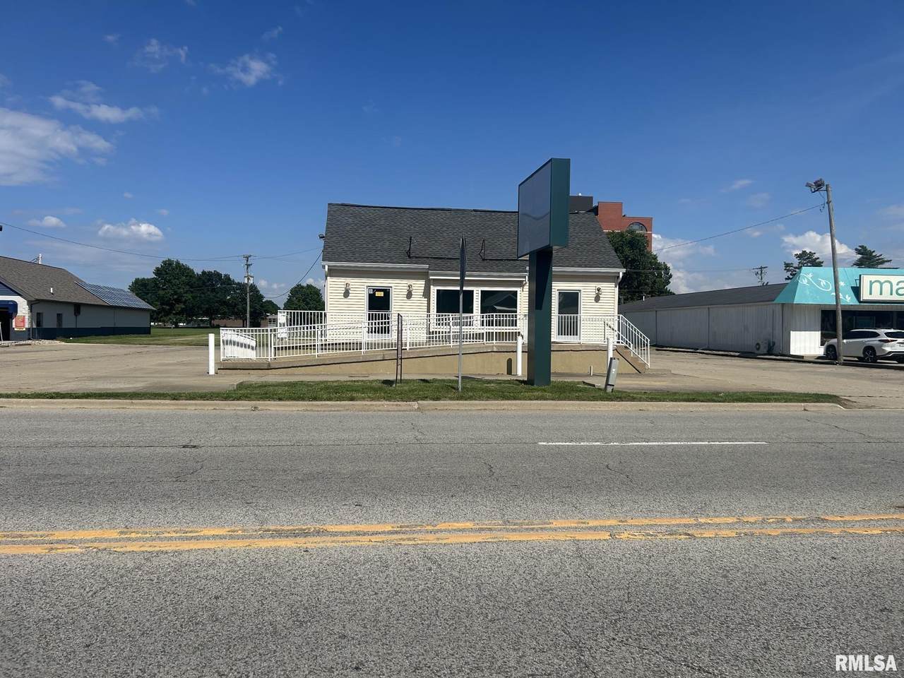 712 Webster Street - Photo 1