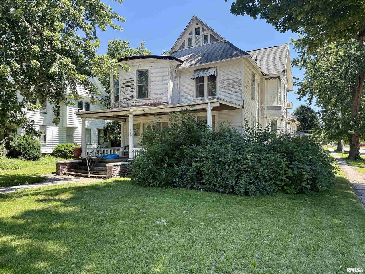 915 Broad Street - Photo 1