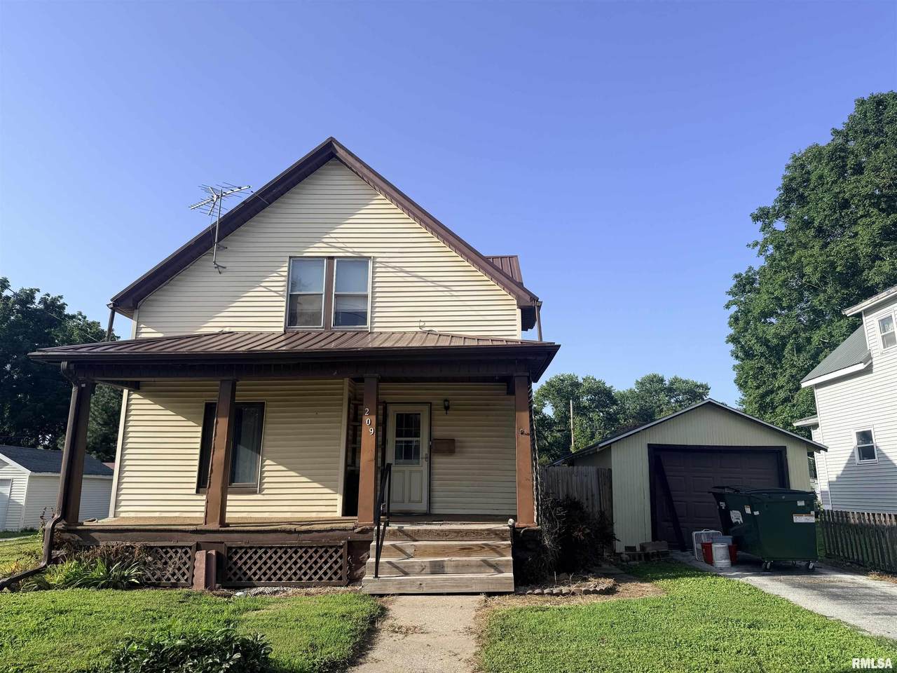 209 Chestnut Street - Photo 1