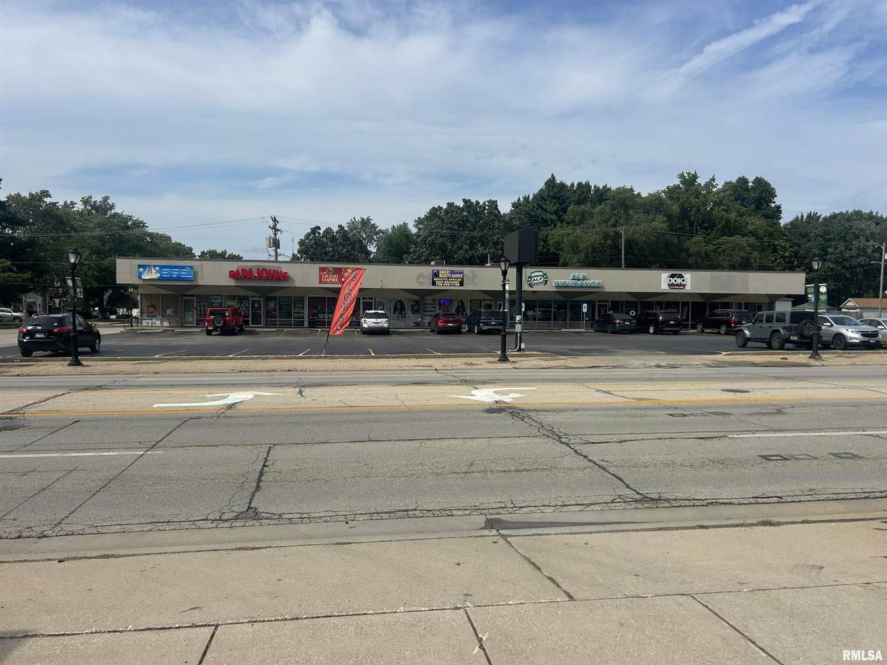 121 North Grand Avenue - Photo 1