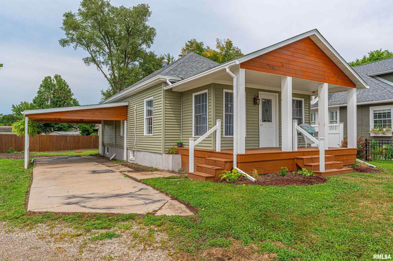 1428 Delavan Street - Photo 1