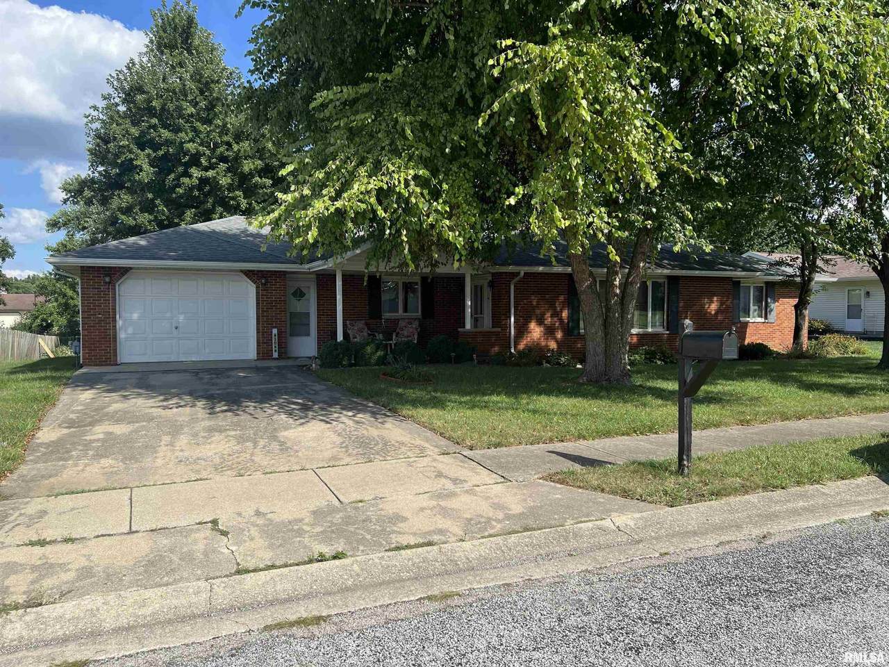 10 Appomatox Avenue - Photo 1