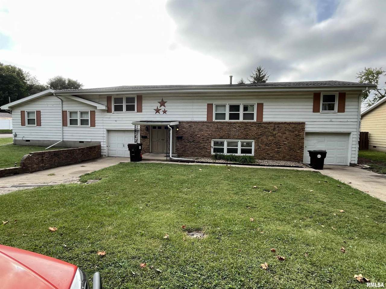 302 19TH Street - Photo 1