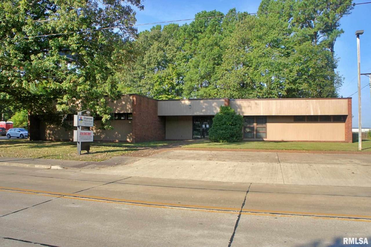 901 Duquoin Street - Photo 1