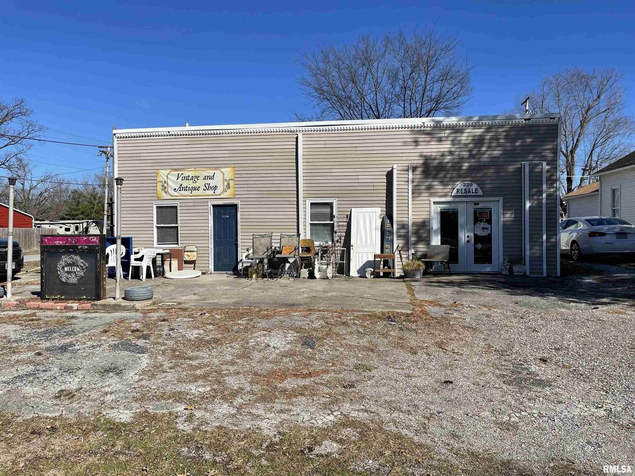 220 Bush Avenue - Photo 1