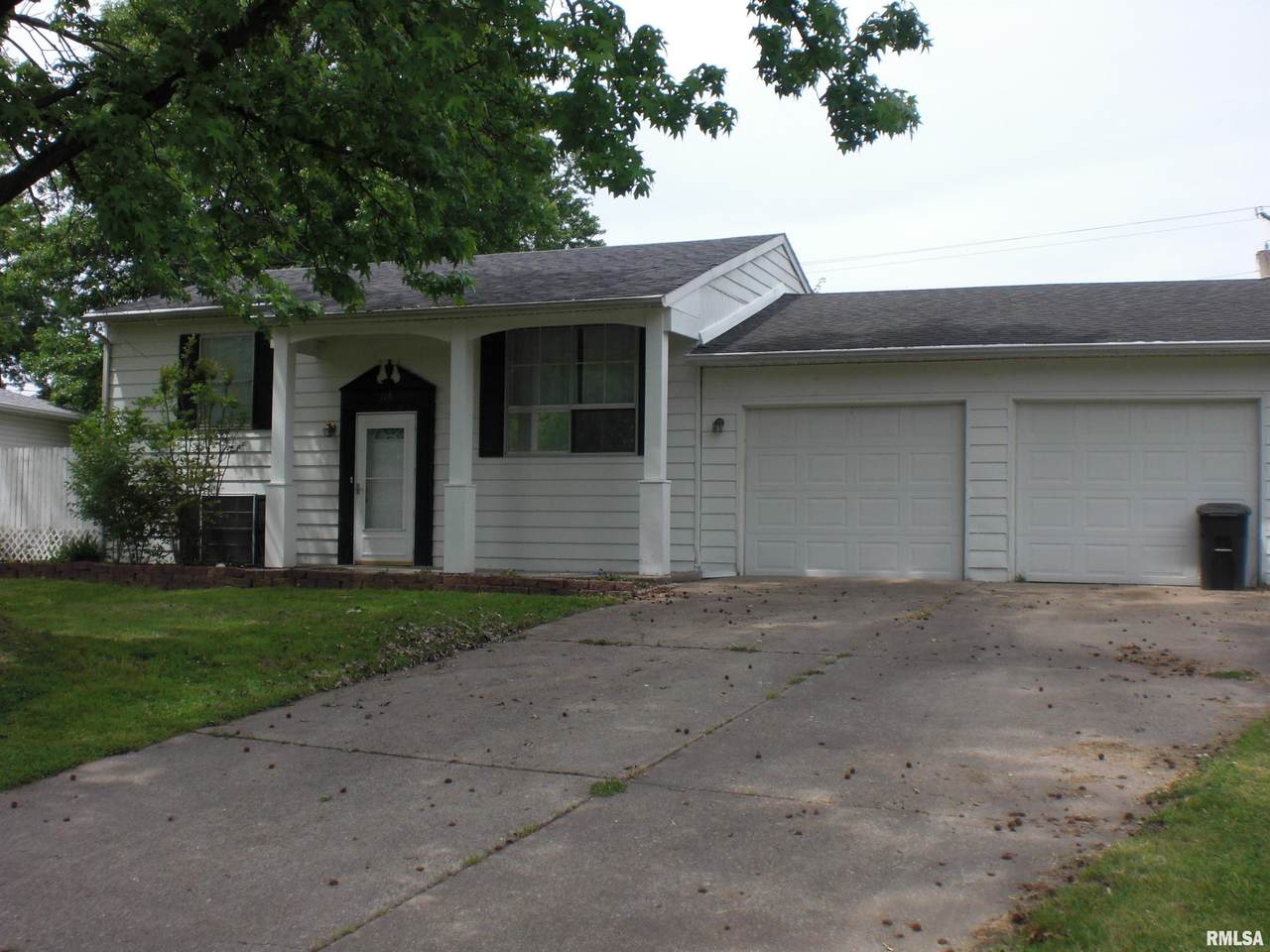 308 Lakeshore Drive - Photo 1