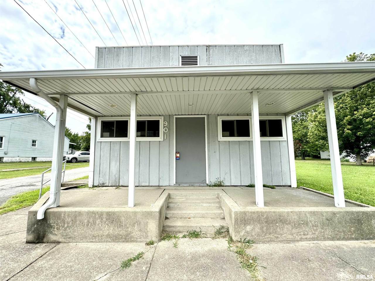 901 Mcleansboro Street - Photo 1