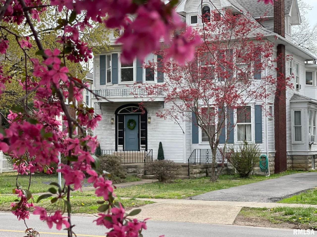 221 Poplar Street - Photo 1