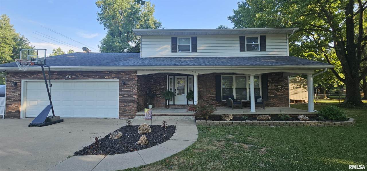 424 Lakeview Drive - Photo 1