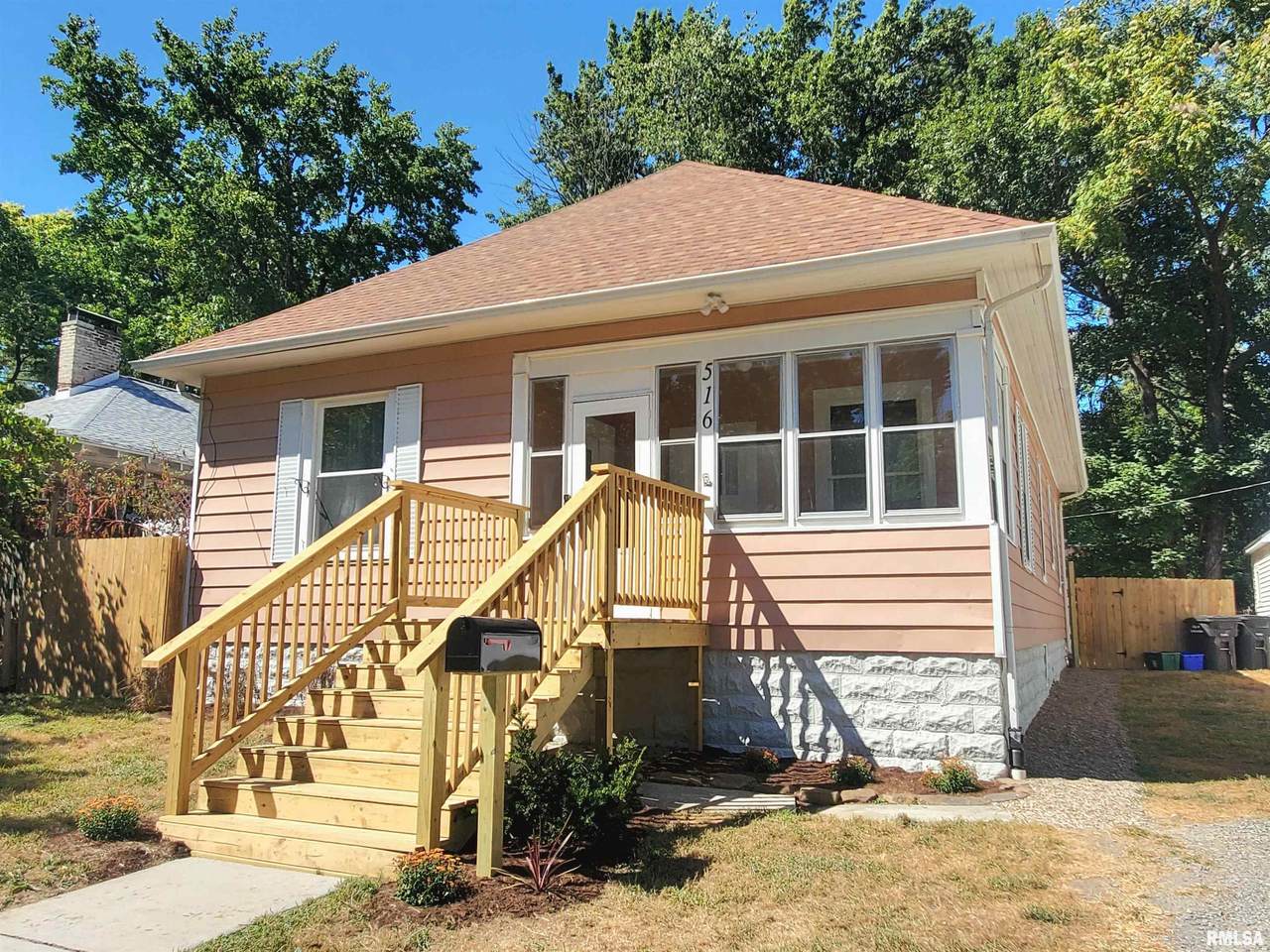 516 Pecan Street - Photo 1