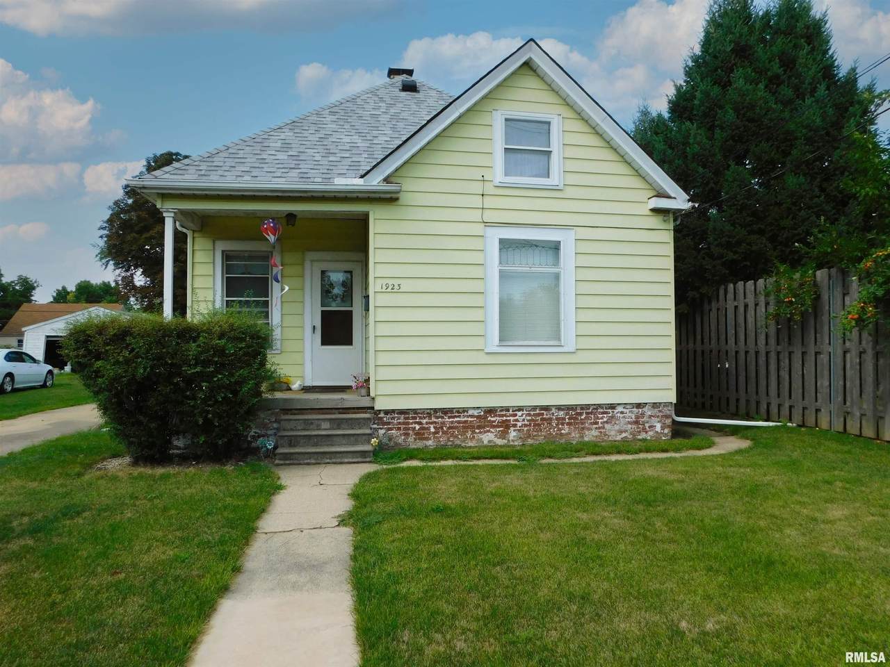 1923 Moss Avenue - Photo 1