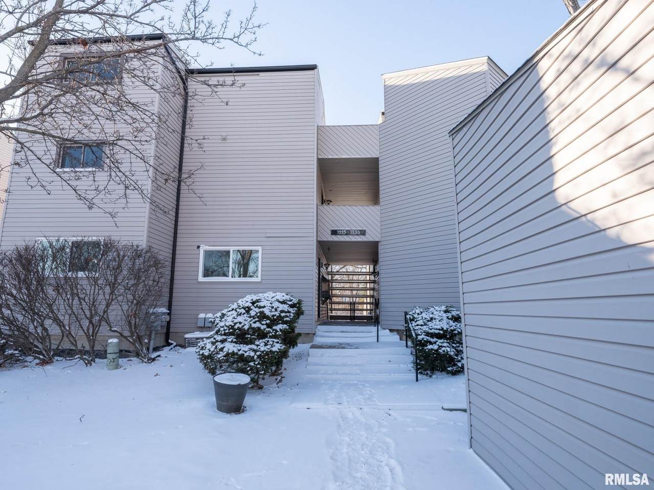 7229 Lakeside Court - Photo 1