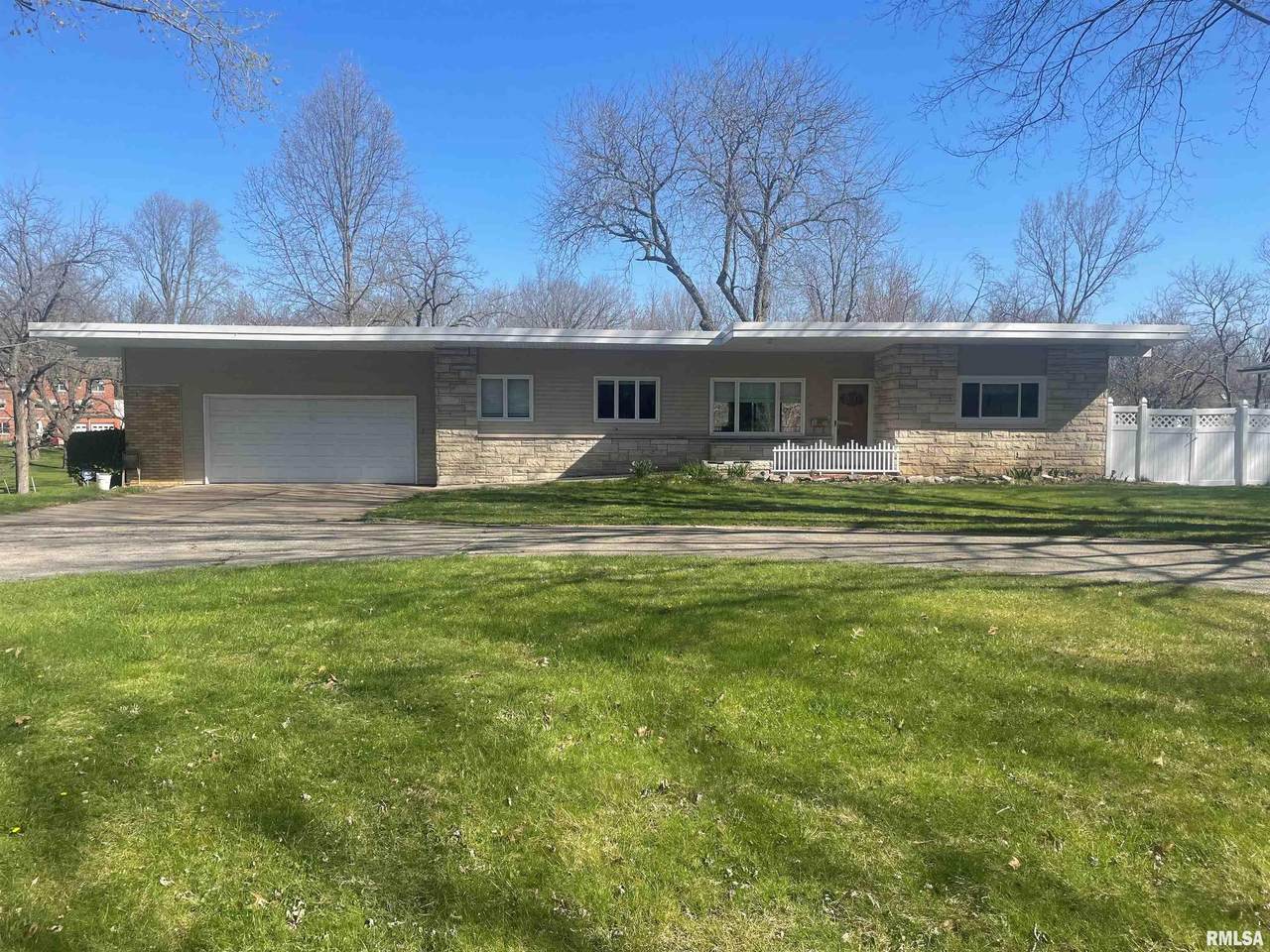 206 Yeiser Street - Photo 1