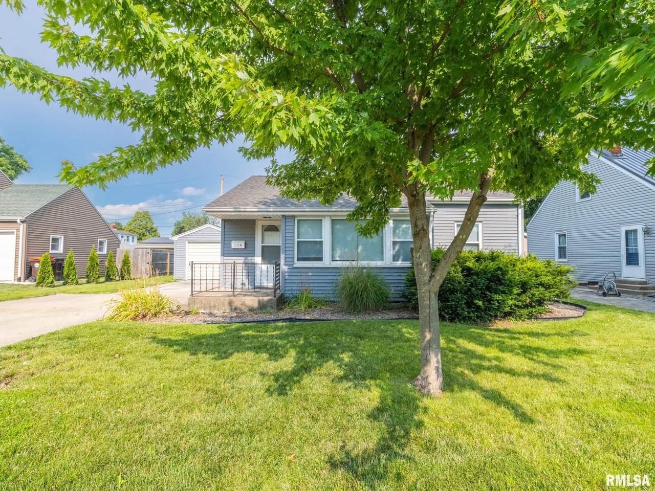120 Illinois Avenue - Photo 1