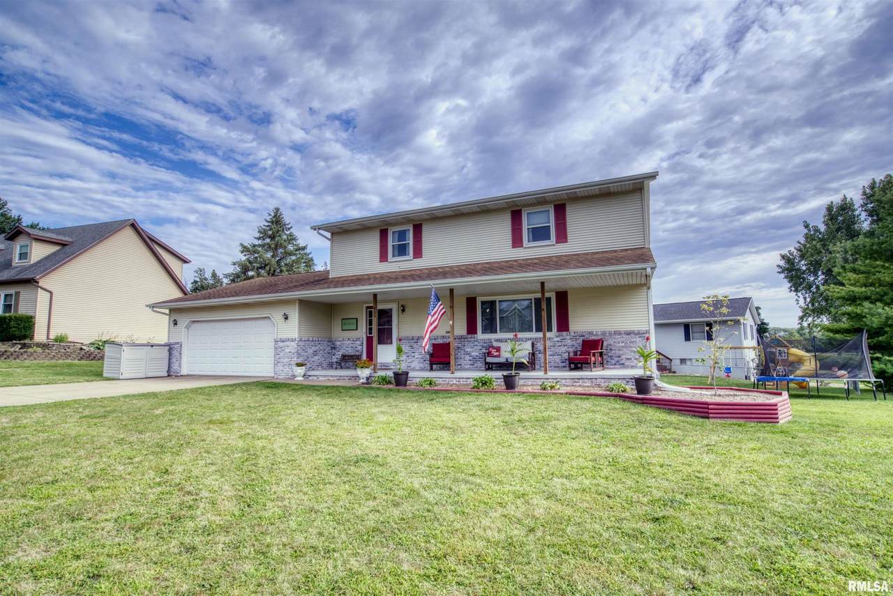 900 Oakwood Drive - Photo 1