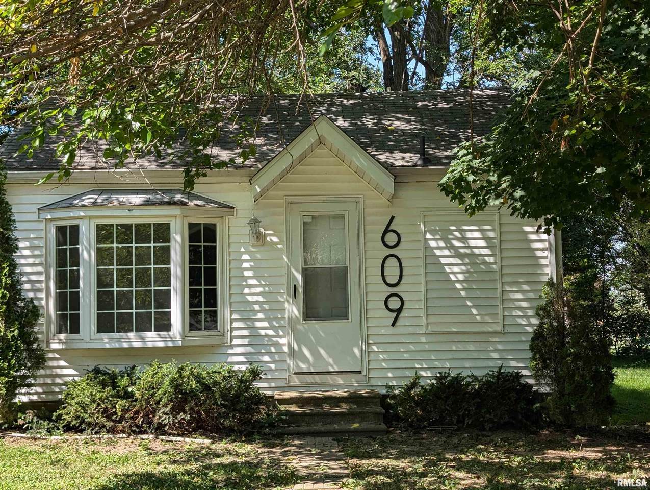 609 Stewart Street - Photo 1