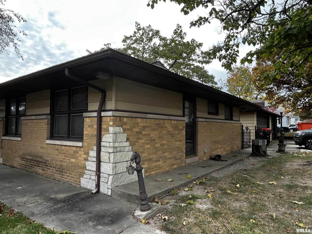 4417 University Street - Photo 1