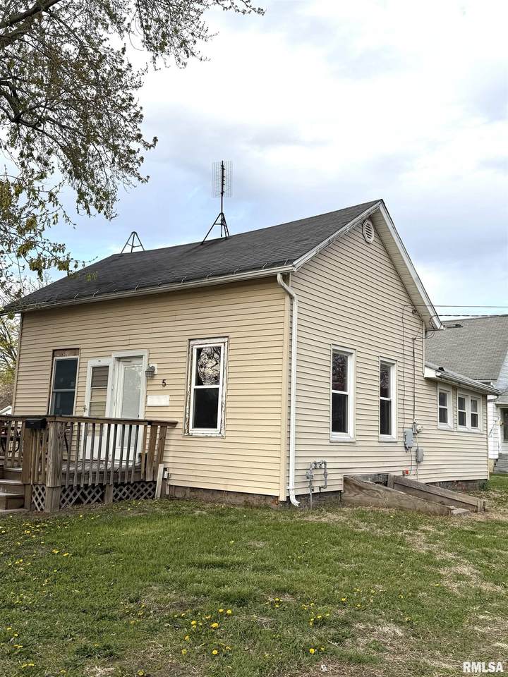 5 8TH Avenue - Photo 1