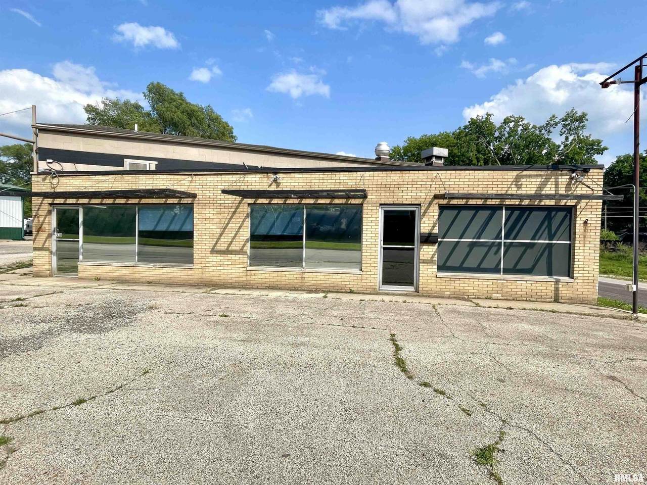 930 2ND Street - Photo 1