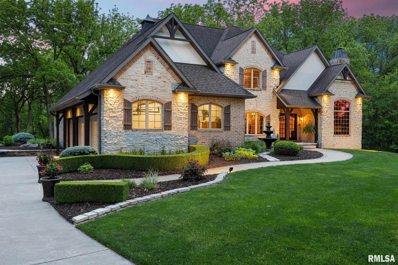 2204 Pinnacle Drive - Photo 1