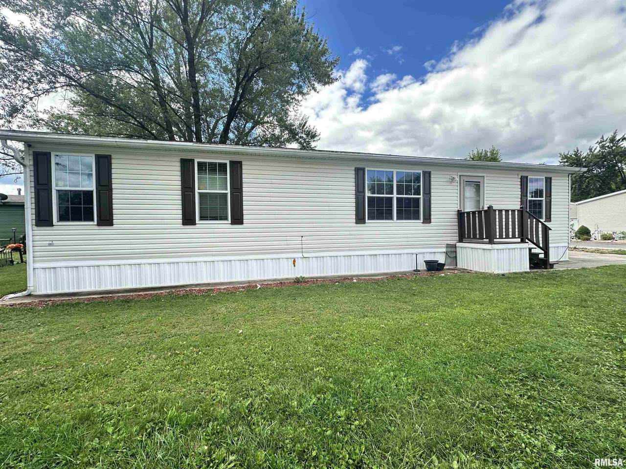 319 Avenue F - Photo 1