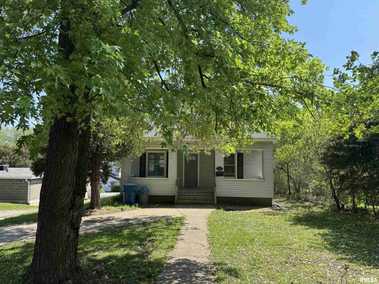 924 4TH Street - Photo 1