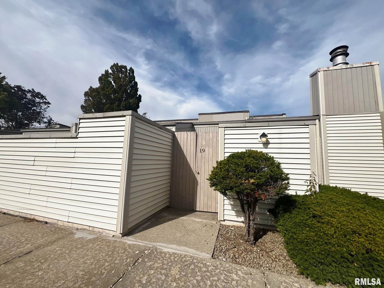 6831 Frostwood Parkway - Photo 1