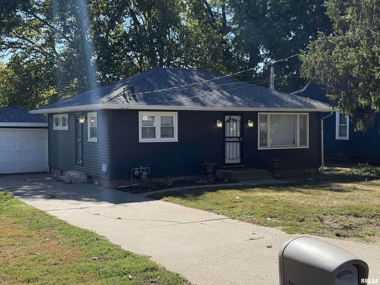 3410 Lincoln Avenue - Photo 1