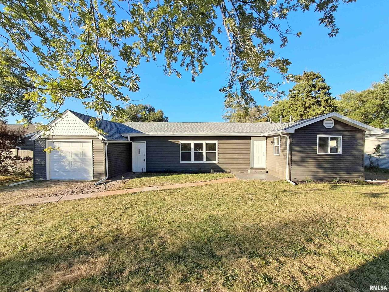 108 Hillman Street - Photo 1