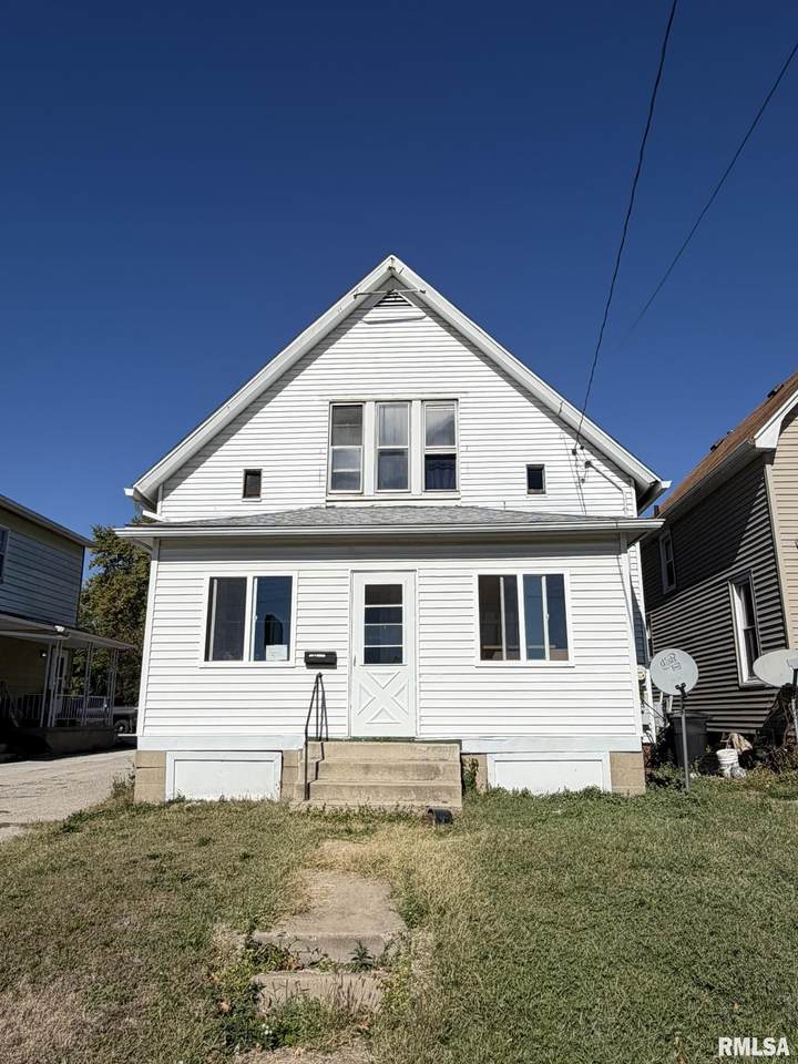 453 Locust Street - Photo 1