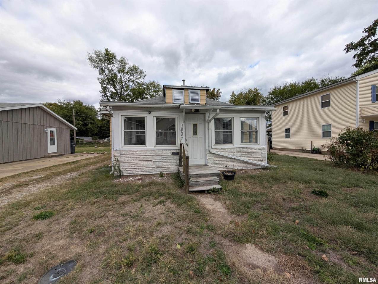 1407 Martha Street - Photo 1