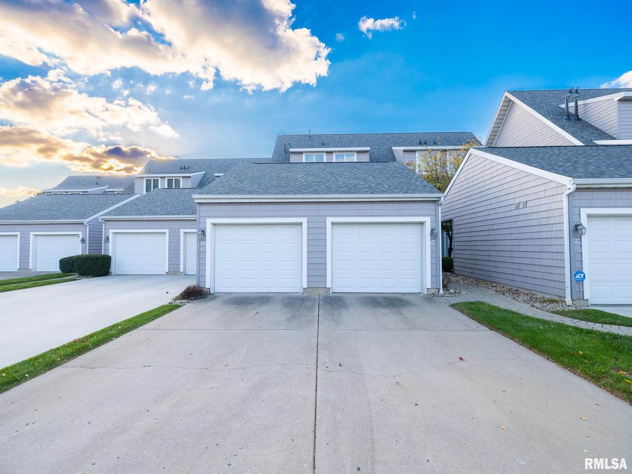 512 Harbor Pointe Drive - Photo 1